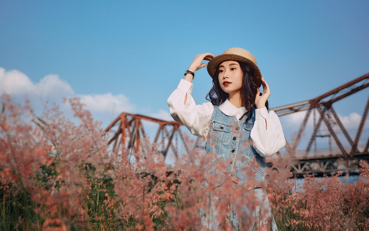 Nhà thiết kế livestream bán hàng thời trang