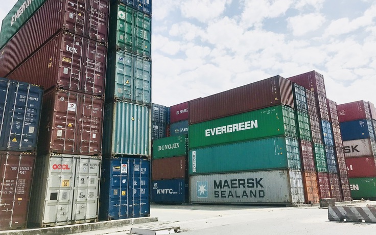 Nợ thuế hơn 600.000 đồng, 2 doanh nghiệp bị cưỡng chế ngưng thủ tục hải quan