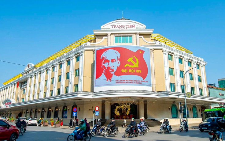 Phố phường Hà Nội rực rỡ cờ hoa chào mừng Đại hội XIV của Đảng