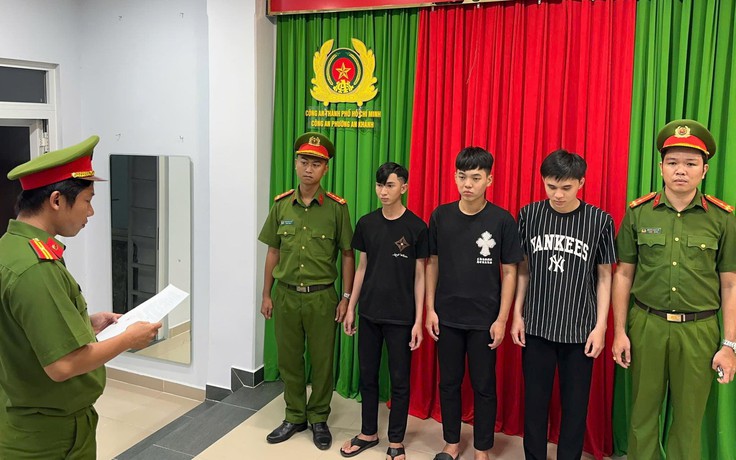 Bắt 3 thanh niên dùng hung khí tấn công người gần cầu Ba Son, TP.HCM