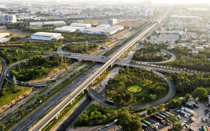 Vì sao TP.HCM mở rộng xa lộ Hà Nội 15 năm chưa xong?