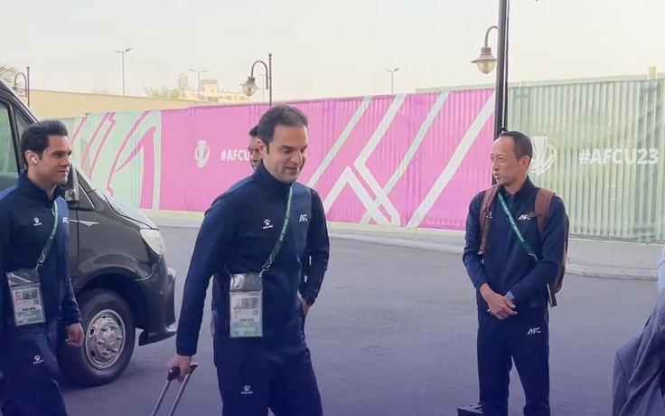 'Ông vua thẻ phạt' đã tới sân, sẵn sàng điều hành ‘mượt’ tứ kết U.23 Việt Nam đại chiến UAE