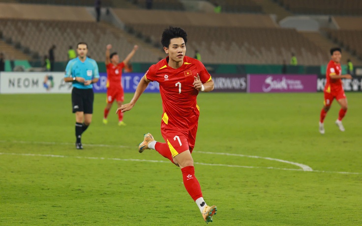 Đình Bắc lại được AFC chọn là cầu thủ hay nhất trận, tiết lộ HLV Kim chỉ đạo cực đỉnh