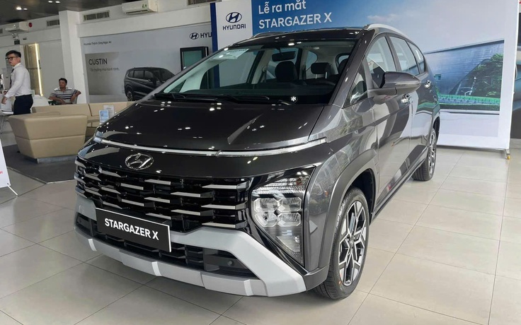 Giá bán xe gia đình 7 chỗ Hyundai Stargazer lại 'dò đáy'
