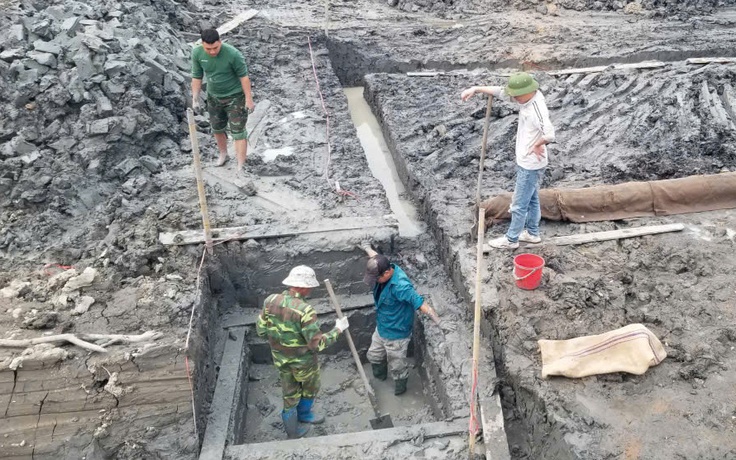 Phát hiện bãi cọc gỗ trong khu di tích đền Kiếp Bạc