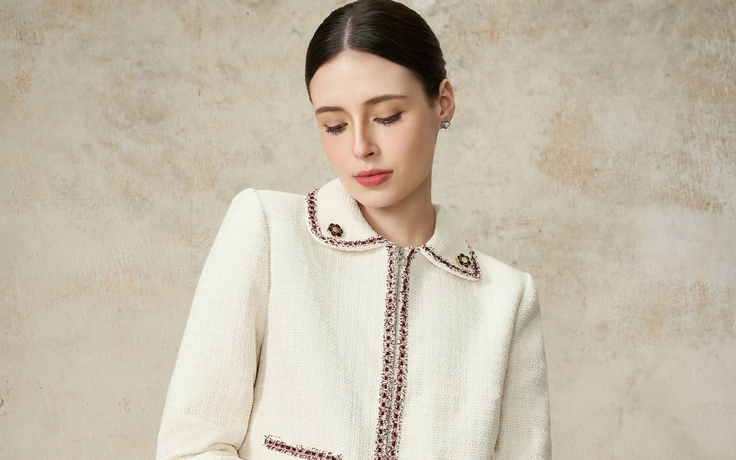 Váy dài và áo khoác tweed dáng ngắn, cặp đôi hoàn hảo cho những ngày cuối năm