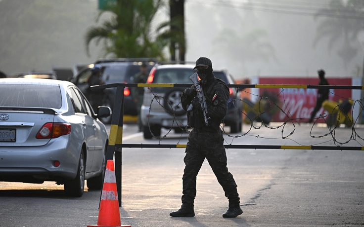 Gần 50 binh sĩ Venezuela thiệt mạng khi Mỹ đột kích; Ecuador tung 10.000 quân chống ma túy