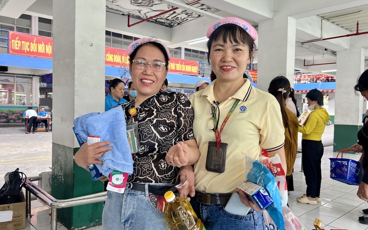 Công ty PouYuen: Cả ngàn công nhân sắm tết 'thả ga', mã giảm giá đến 50%