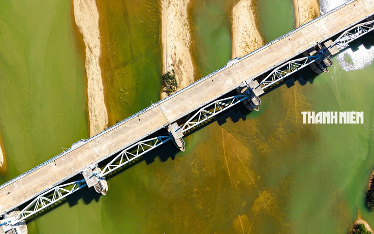 Tăng tốc thi công thông xe qua đập dâng sông Trà Khúc trước Tết Bính Ngọ