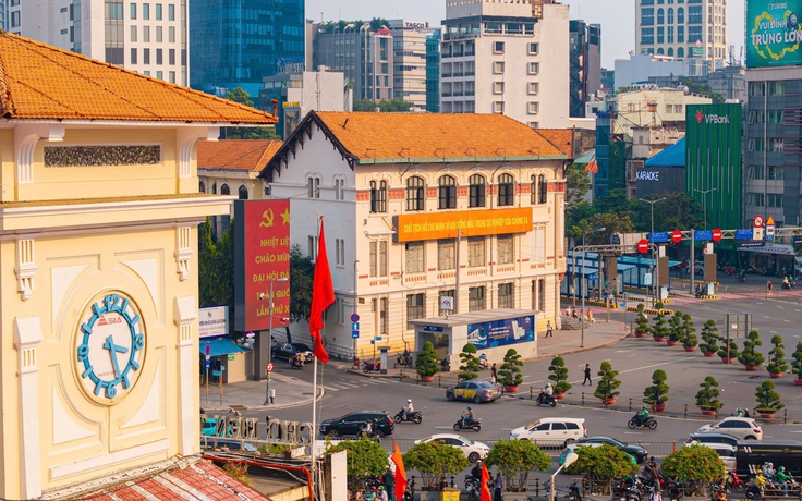 Tòa nhà cổ 111 năm tuổi gần chợ Bến Thành ở TP.HCM có gì đặc biệt?