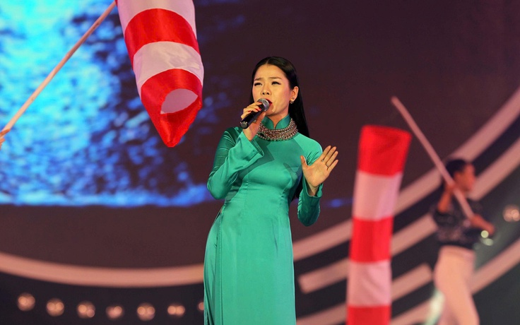 Nghệ sĩ 'đốp chát' với khán giả: Cuộc chiến không có người đúng