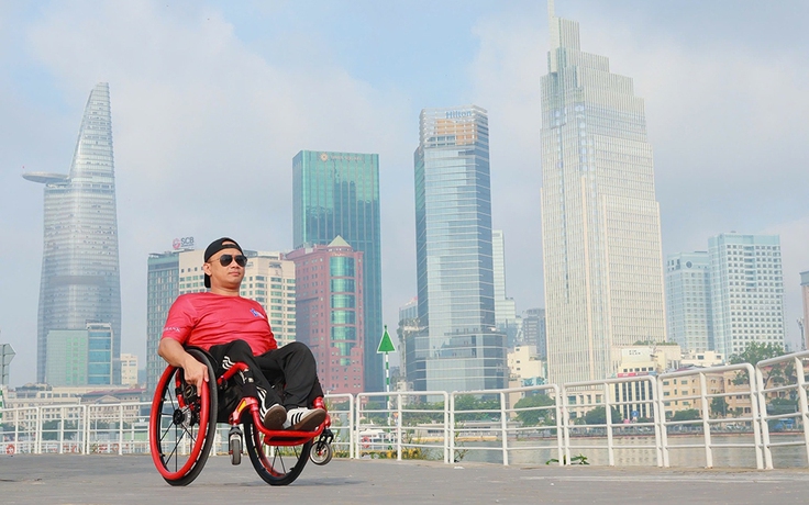 Lan tỏa trên mạng xã hội: Ngồi xe lăn chinh phục marathon