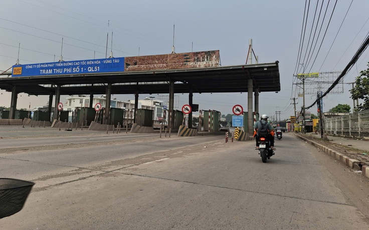 Trạm thu phí trên QL51 bỏ không, cản trở giao thông