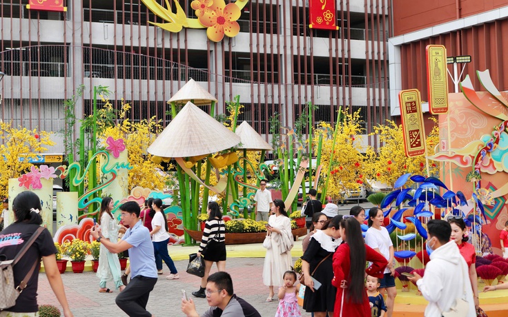 Không gian chụp ảnh tết vừa được mở cửa, có linh vật Tết Bính Ngọ