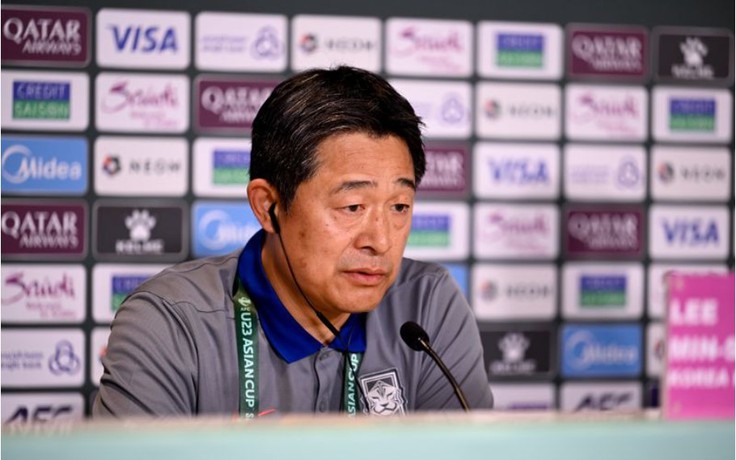 HLV U.23 Hàn Quốc đổ bệnh trước đại chiến Nhật Bản, HLV Kim Sang-sik được truyền thông nhắc tên liên tục