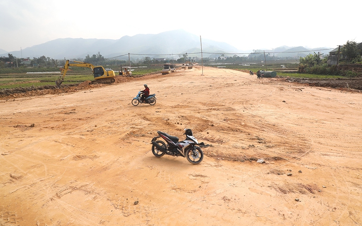 Hàng trăm hộ dân 'thần tốc' hiến đất mở đường