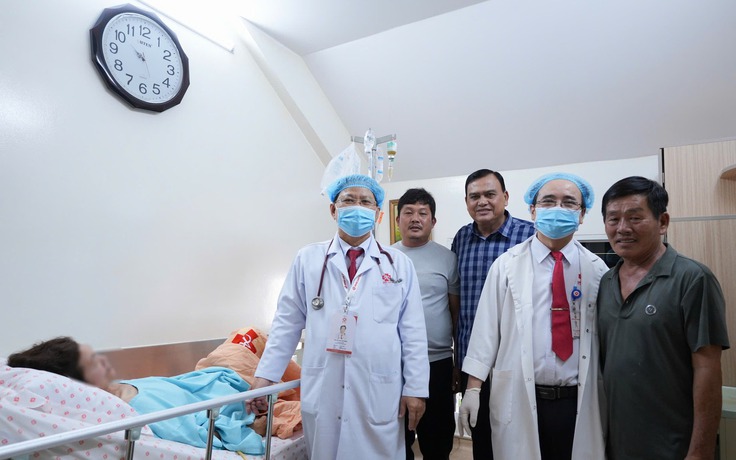 Đầu năm, phẫu thuật thành công 2 bệnh nhân có khối u đại tràng kích thước lớn