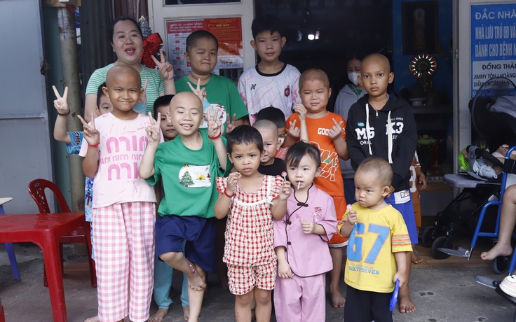 'Con muốn sống': 3,9 tỉ đồng đến với 43 bệnh nhi ung thư