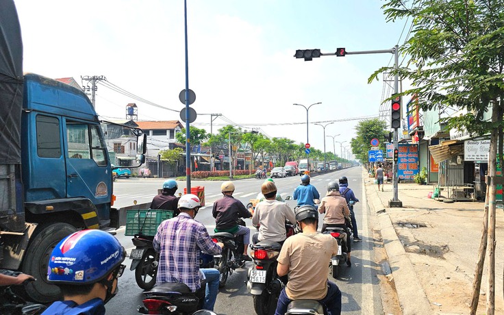 Đường Trần Văn Giàu ùn tắc vì gỡ đèn ưu tiên: Sở Xây dựng TP.HCM nói gì?