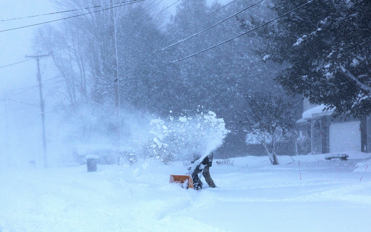 Mưa bão, giá rét hoành hành khắp nơi