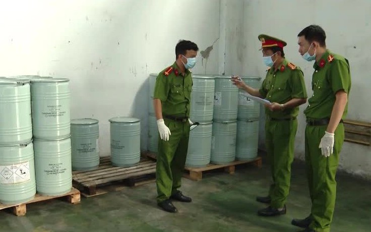 Công an TP.HCM điều tra đường dây mua bán trái phép chất cực độc xyanua