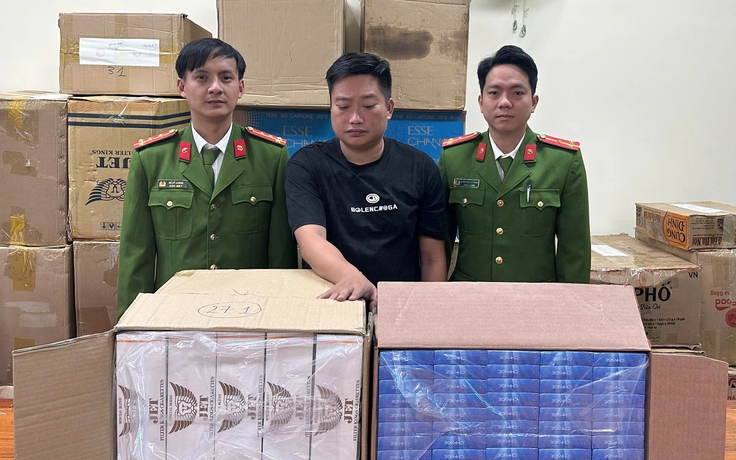 Quảng Trị: Thu giữ 15.000 bao thuốc lá lậu trên xe tải