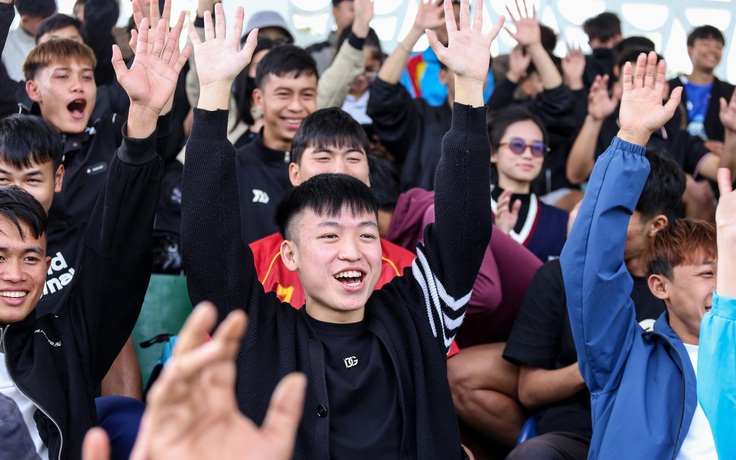 Ngày thi đấu cuối vòng loại Duyên hải miền Trung: Khán đài cực nóng, ‘mưa’ bàn thắng