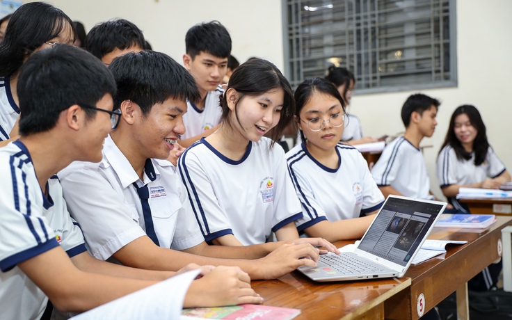 Điểm thi ngoại ngữ tốt nghiệp THPT 2021 - 2025: Cần đổi cách đối sánh