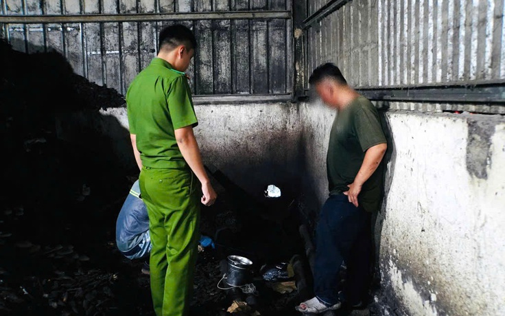 Nước thải đen ngòm, ô nhiễm lén lút xả thẳng ra sông Vàm Cỏ Tây