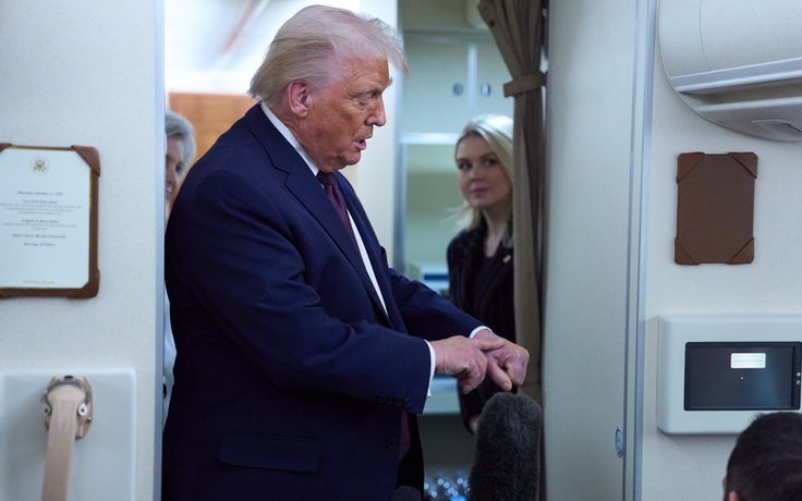 Vết bầm trên tay ông Trump lại gây chú ý