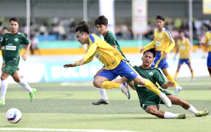 Kỷ lục 322 bàn thắng, 8 đội không lọt lưới, vào sân 2 giây đã ghi bàn