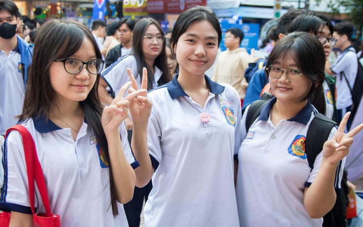 Vượt trăm cây số đến một ngày hội lớn