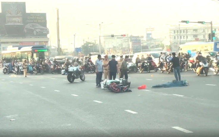 Tai nạn xe máy, cửa ngõ vào trung tâm TP.HCM kẹt xe nghiêm trọng