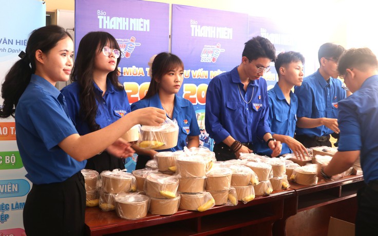 'Em không nghĩ đi Tư vấn mùa thi lại được lo cả cơm ăn, nước uống'