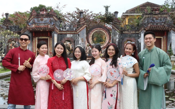 Địa điểm chụp ảnh với áo dài tết được các 'nàng thơ' yêu thích