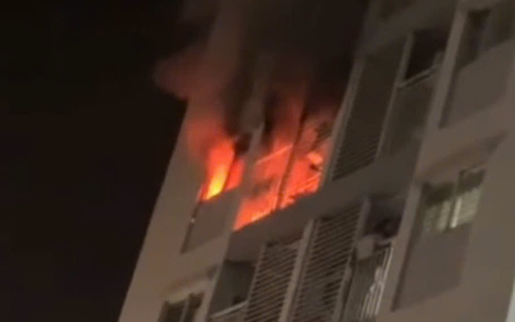 TP.HCM: Cháy chung cư, 3 mẹ con nguy kịch