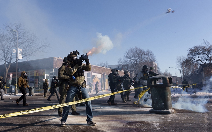 Căng thẳng đặc vụ liên bang Mỹ bắn chết người