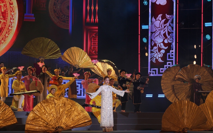 Đêm thành phố lung linh cùng 'Ánh sáng niềm tin và khát vọng'