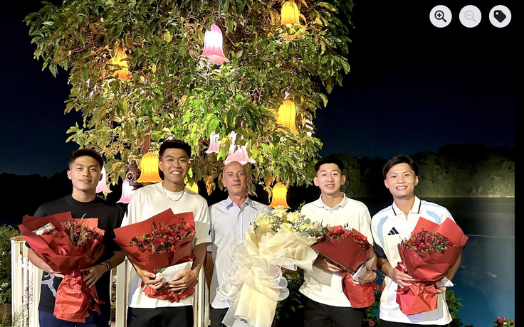 Dàn người hùng Nutifood của U.23 Việt Nam tri ân HLV Giôm: 'Hơn cả một người thầy'