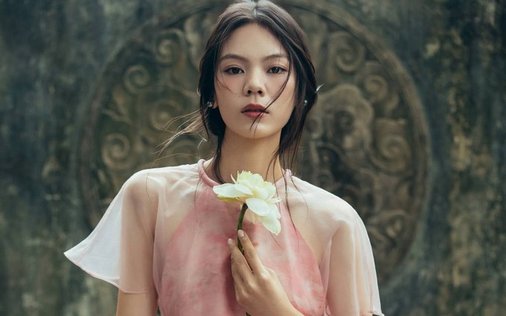 Phối vòng tay, vòng cổ để hoàn thiện phong cách ngày xuân