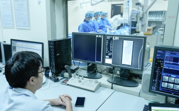 Thủy tinh thể và vật tư can thiệp mạch nằm trong danh mục mua sắm