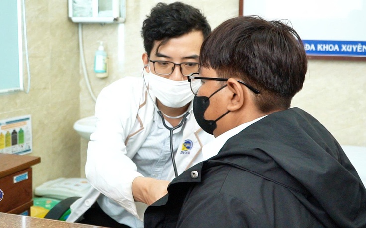 Điều kỳ diệu đến với cô gái 19 tuổi phải mang ống thông tiểu hơn 2 năm