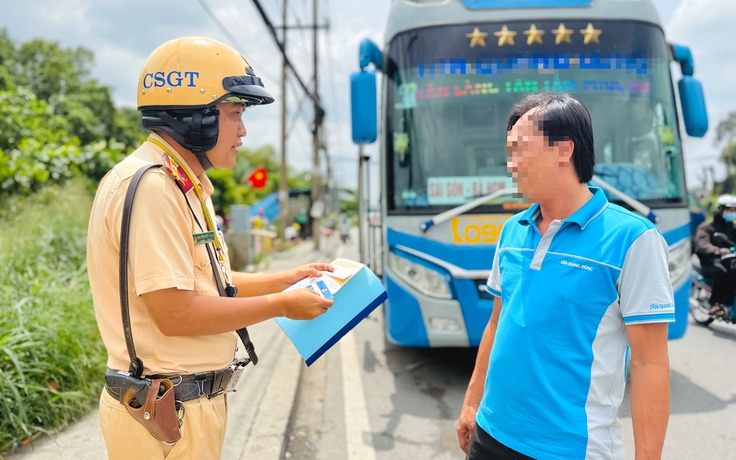 CSGT TP.HCM phạt gần 2.100 xe khách, xe chở hàng trong 10 ngày: Lỗi nào nhiều nhất?
