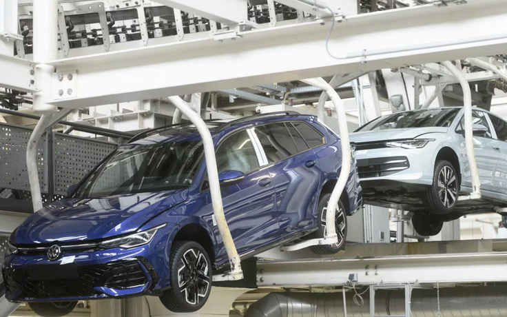 Doanh số ô tô hybrid lần đầu tiên vượt xe xăng, xe điện chiếm 30% thị phần