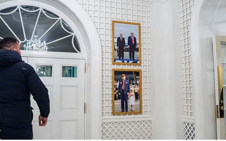 Ảnh Tổng thống Putin được treo ở Nhà Trắng