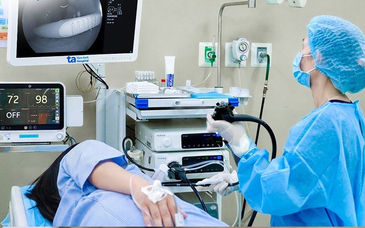 Một phút bất cẩn: Nuốt bàn chải khi tự khều thức ăn ở họng