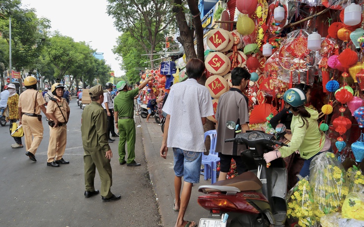 Quản lý vỉa hè sau sáp nhập: Mỗi nơi một kiểu, TP.HCM đề xuất sửa quy định