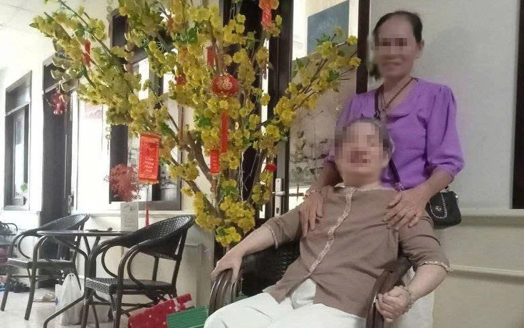 Nghề nuôi bệnh: Chăm hũ tro cốt, lo cơm cúng cho người đã khuất