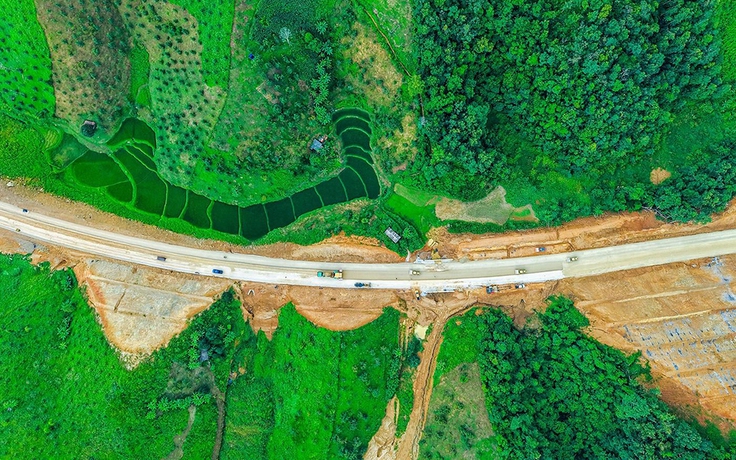 Đột phá hạ tầng điểm tựa khát vọng 'hóa rồng'