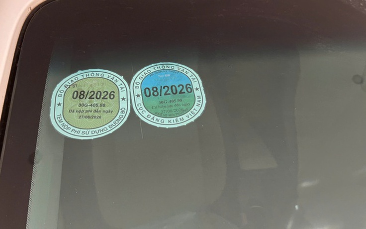 Từ 1.2026, bỏ dán tem thu phí đường bộ trên kính ô tô khi đăng kiểm